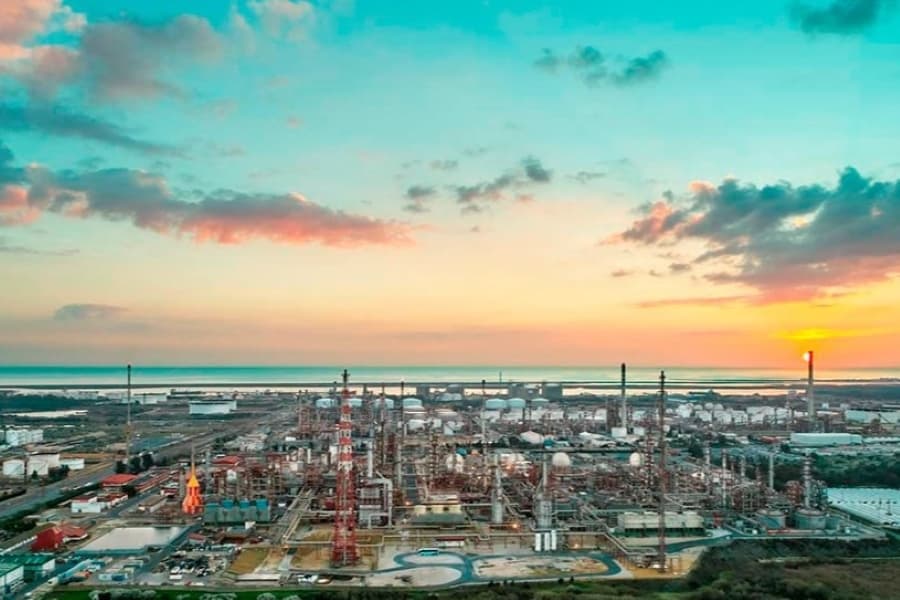 Moeve Awards 300 MW Electrolyzer Contract to thyssenkrupp nucera for Southern Spain Facility