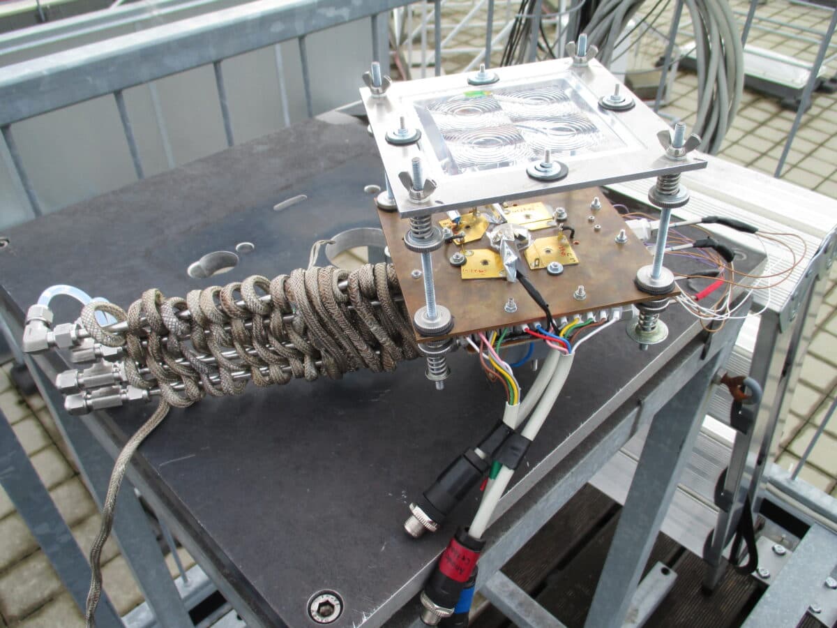 Fraunhofer ISE Achieves 31.3% Solar-to-Hydrogen Efficiency with Micro-Concentrator Photovoltaic System
