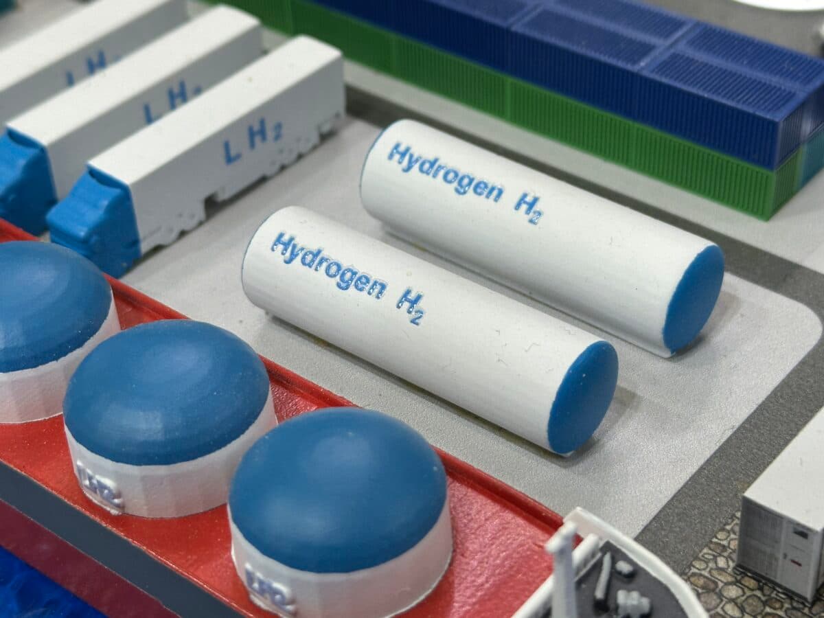 Dutch Tulip Nursery Installs 1 MW Solid Oxide Electrolyzer for On-Site Hydrogen Production